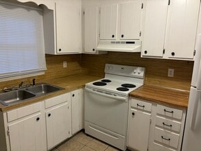 Building Photo - 211 8th Ave Dr SE