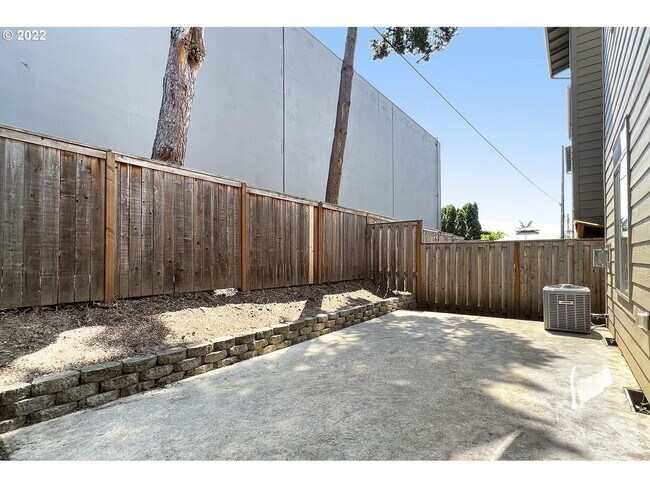 Building Photo - 11048 SW Legacy Oak Way