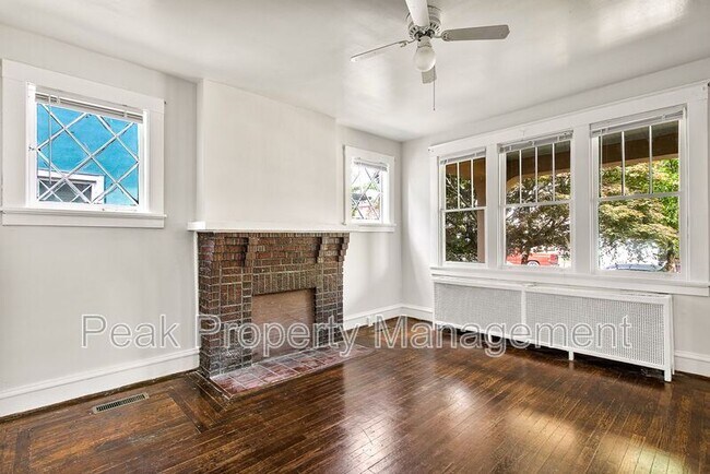 Building Photo - 1304 Bainbridge St