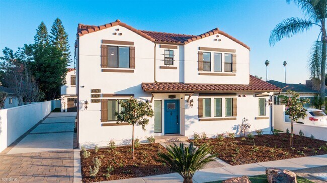 Building Photo - 3 br, 3 bath Duplex - 10224 La Reina Avenu...