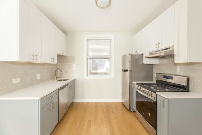 Building Photo - 4837 N Wolcott Ave