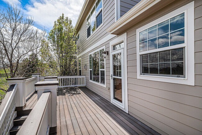 Building Photo - 4 bed/4 bath, Three Story Home Backing to ...