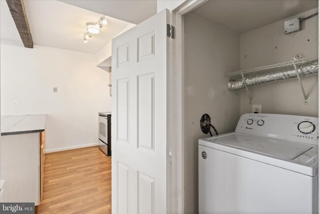 Building Photo - 1041 Brixton Ct