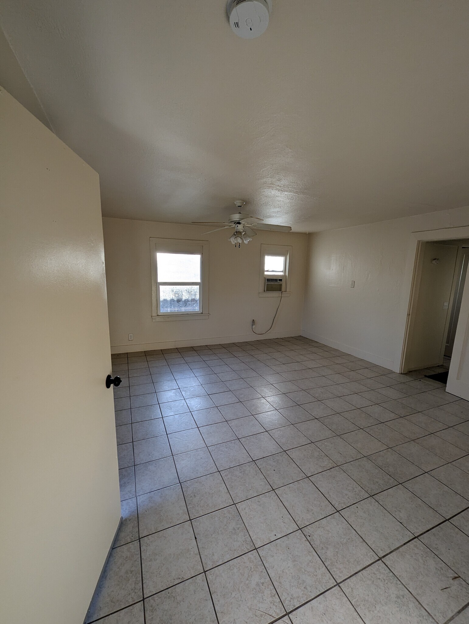 Living room - 11200 CA-99