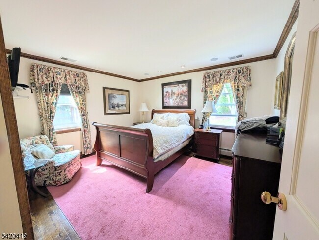 Building Photo - 48 Mt Kemble Ave