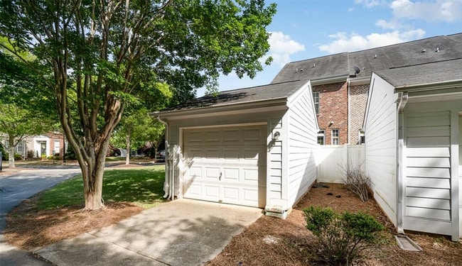 Building Photo - Beautiful townhome in Ballantyne