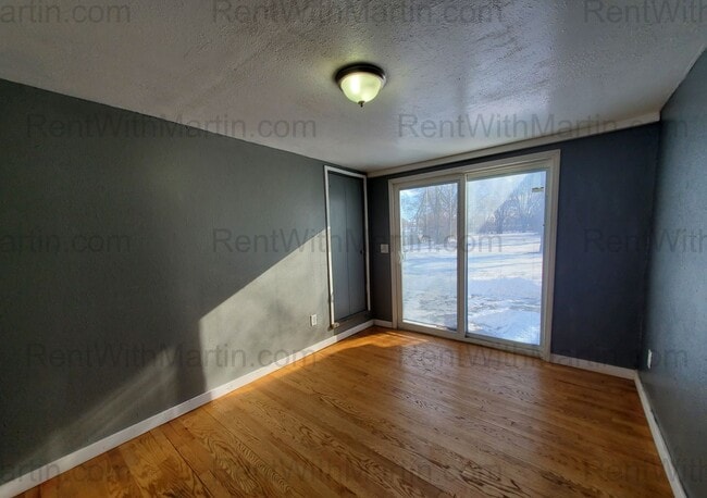 Building Photo - For Rent- Beautiful home in Evansdale! Pets Ok!