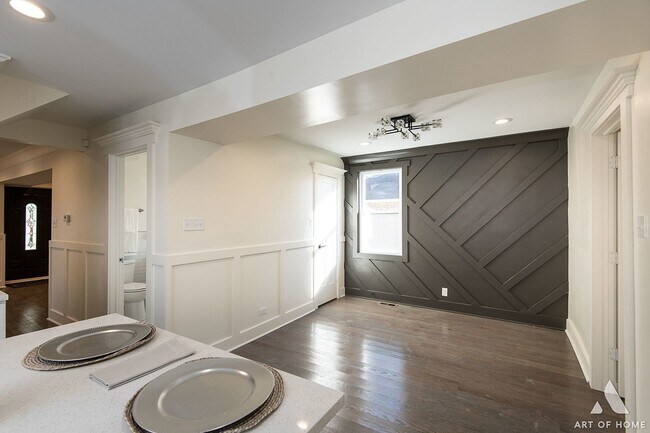 Building Photo - 4912 S Lamon Ave