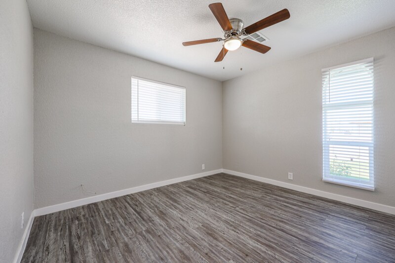 Building Photo - 1159 W Drummer Ave