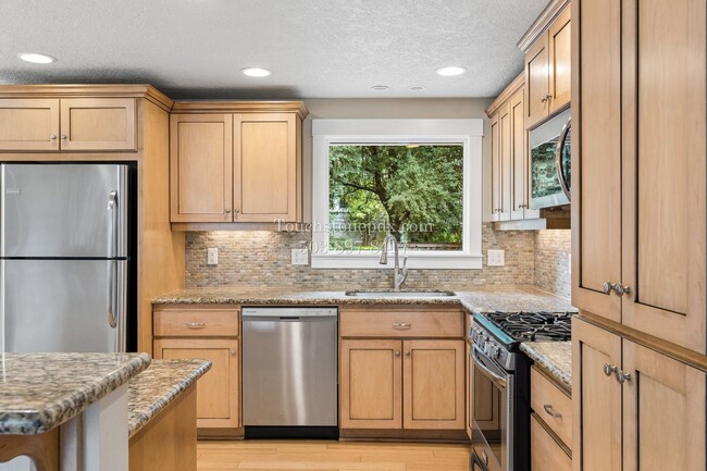 Building Photo - Inviting West Linn 4 Bed Home with Wood Fireplace, Deck, and 2-Car Garage