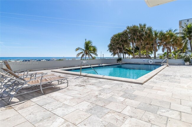 Building Photo - 465 Ocean Dr
