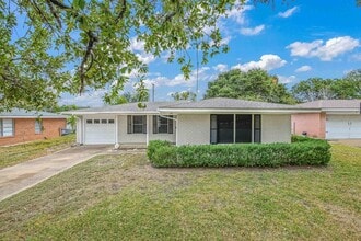 Building Photo - 2003 Vinewood Dr