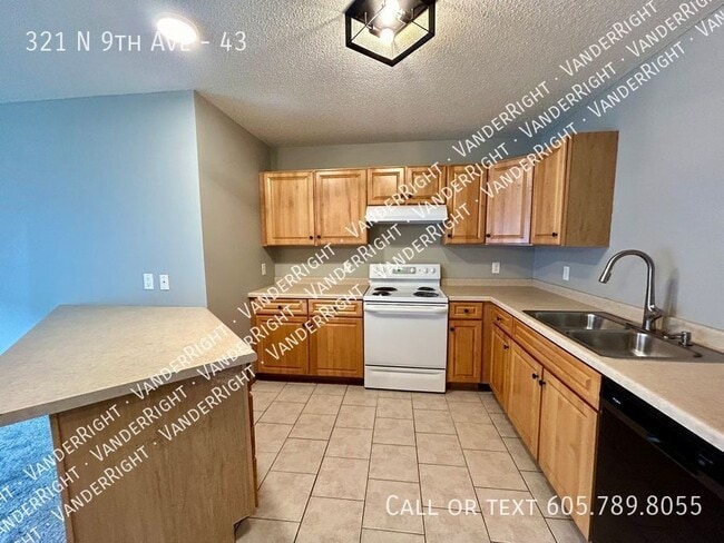 Building Photo - 321 9th Ave