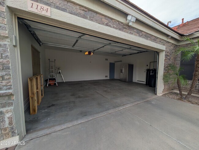 Building Photo - 1184 S Jesse Pl