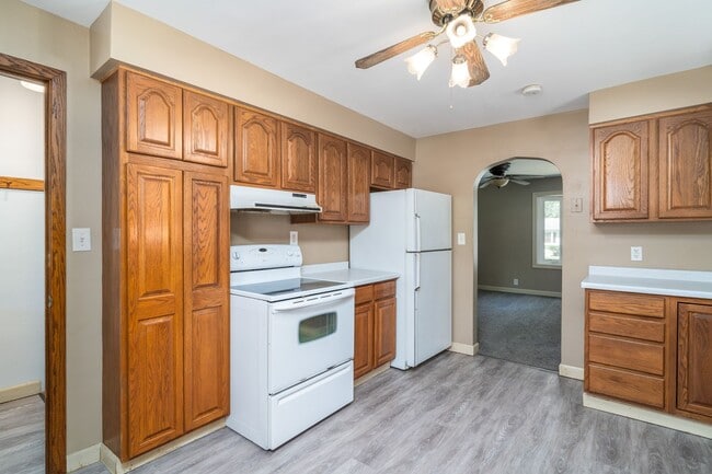 Building Photo - Single Family Home - Located Near Campus
