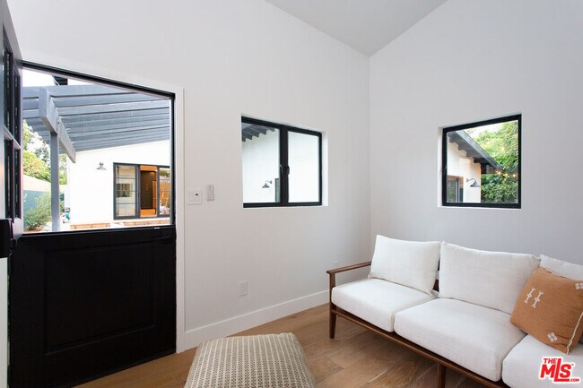 Building Photo - 4134 Kenyon Ave
