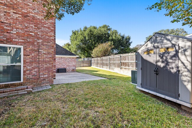 Building Photo - 4209 Green Oak Dr