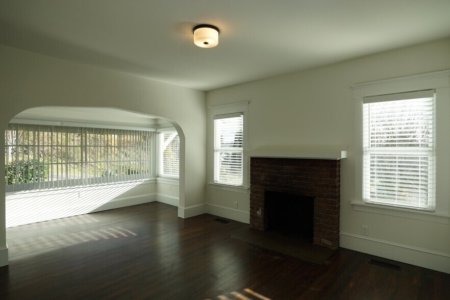 Building Photo - 2922 S Adams St