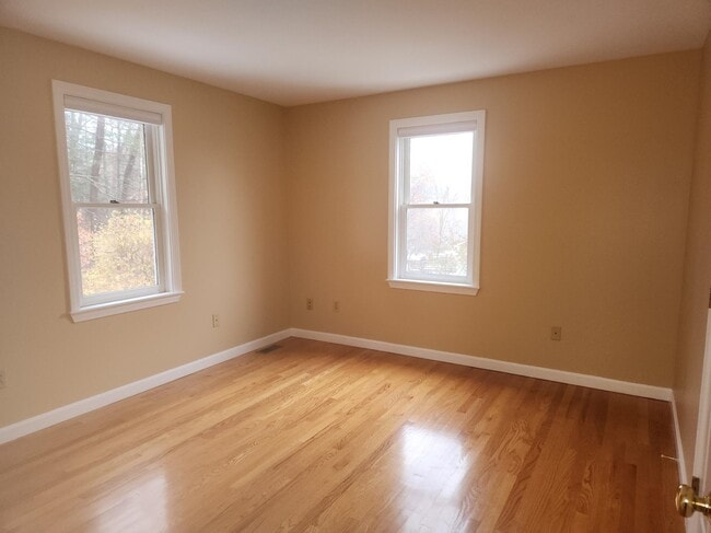 Building Photo - 2 Canter Ct