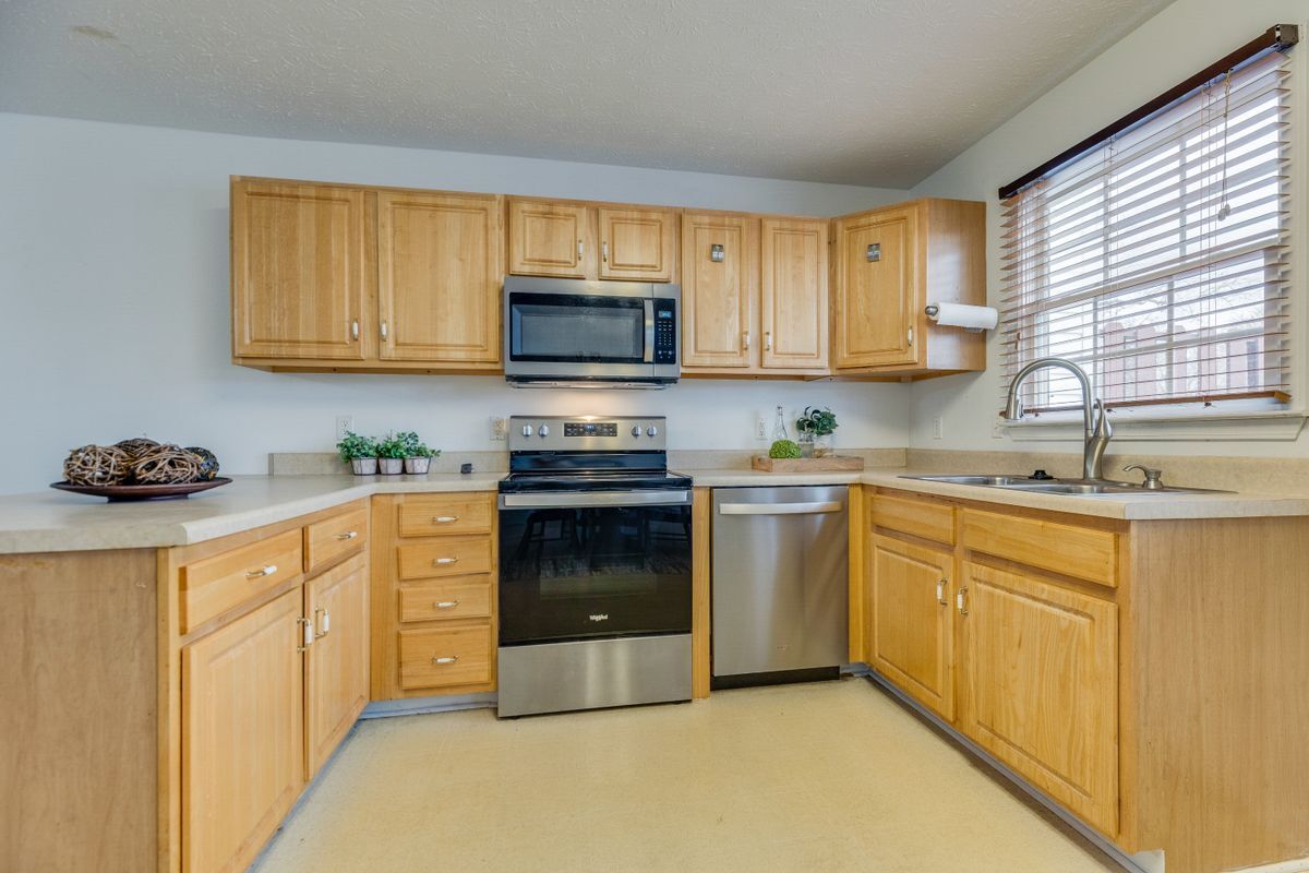 Building Photo - 659 Beaverview Dr