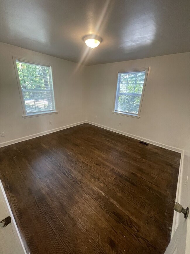 Building Photo - 2 bd 1 ba Detached house