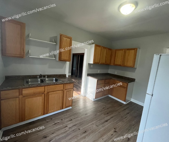 Building Photo - 677 Tyler St