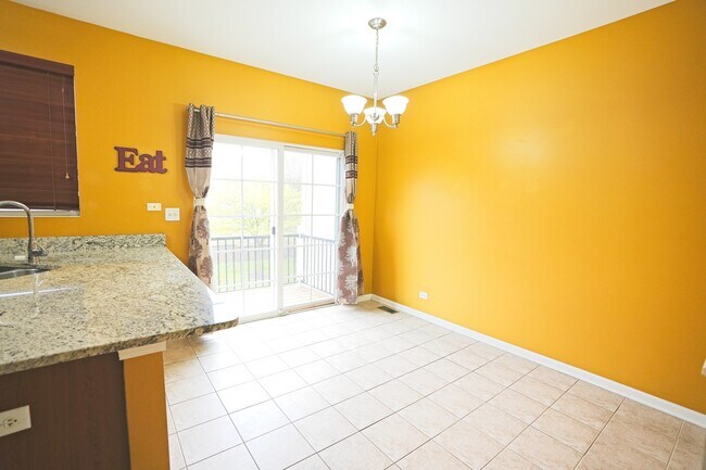 Building Photo - 470 Grosvenor Ln