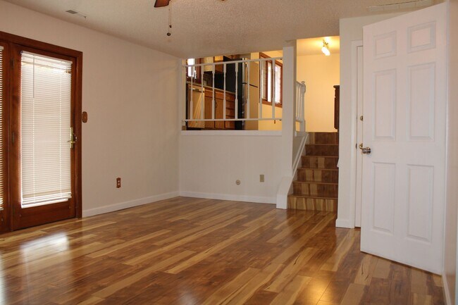 Building Photo - Move In Ready!!!