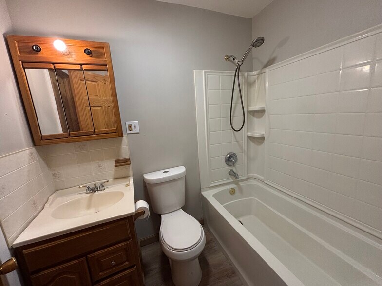 Building Photo - 1405 Cedar St