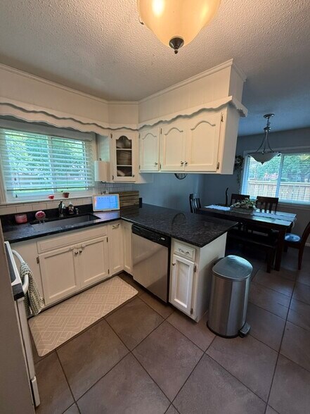 Kitchen - 5315 w 103rd pl