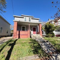 Building Photo - Adorable Three Bedroom Home!