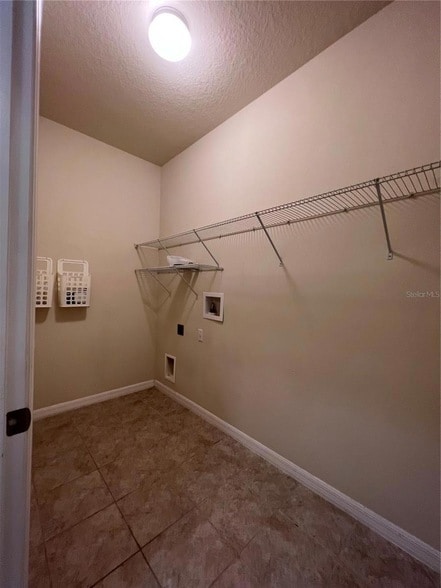 Building Photo - 1310 Oakcrest Ct