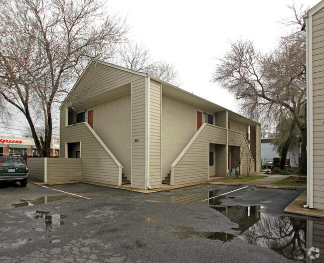 Building Photo - Cottonwood Condominiums