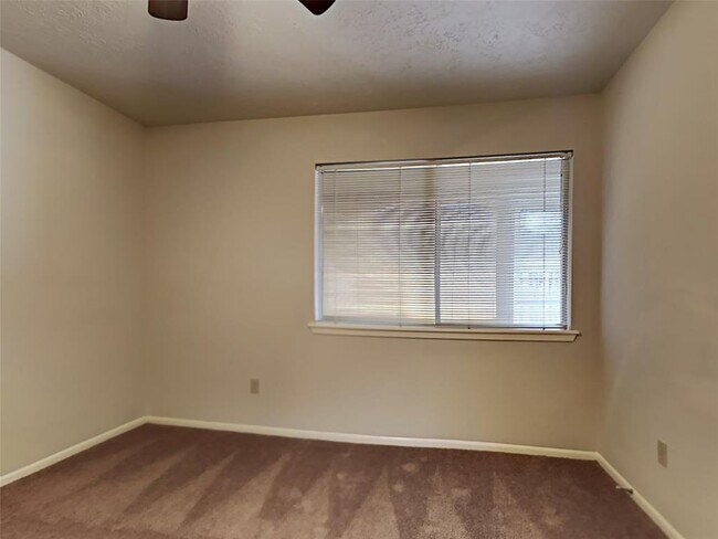 Building Photo - 603 Blue Ridge Dr