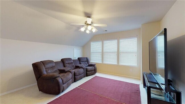 Building Photo - 9948 Southgate Dr