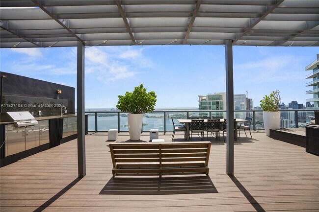 Building Photo - 650 NE 32nd St