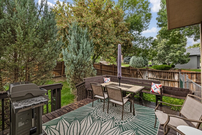 Building Photo - 23679 Dogleg Dr