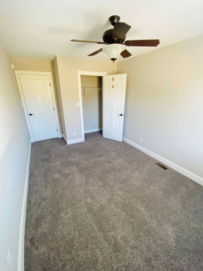 Building Photo - Great Location 3 Bedroom House