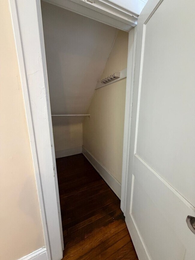 Building Photo - Ferdinand/829