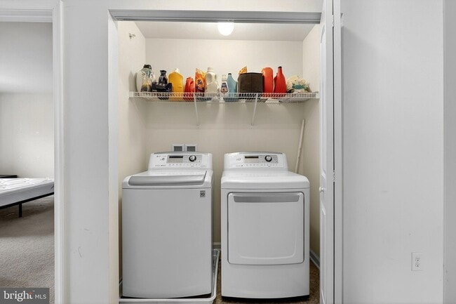 Building Photo - 48 Munro Rd