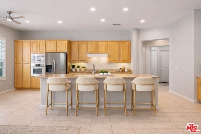 Building Photo - 37 Shoreline Dr