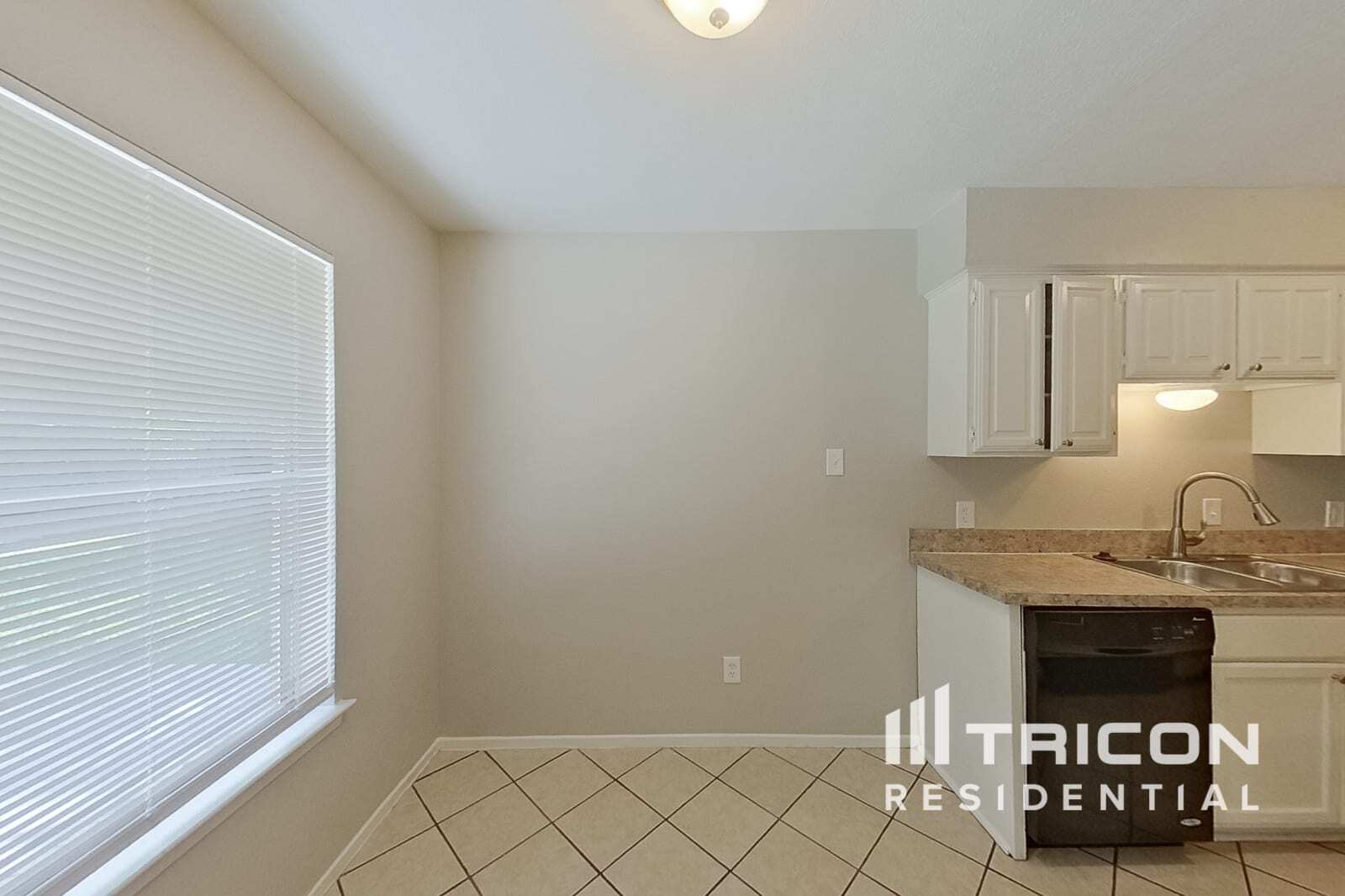 Building Photo - 2507 Arapaho Dr