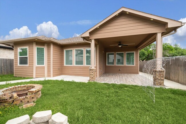Building Photo - 8938 Intervale St