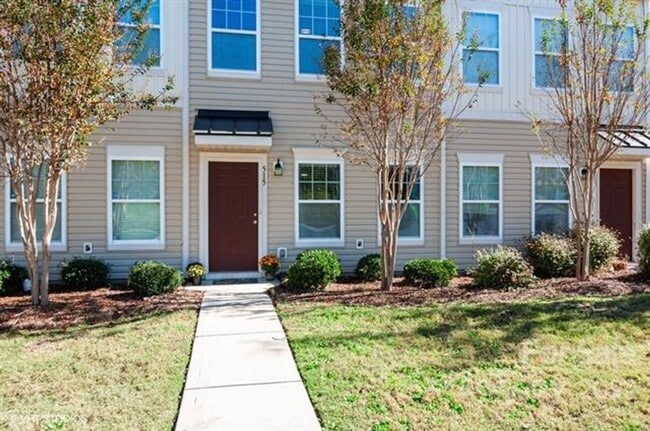 Building Photo - COMING SOON! Bright 2BR 2.5BA Home w/ Granite + Huge Island • Loft in Fort Mill