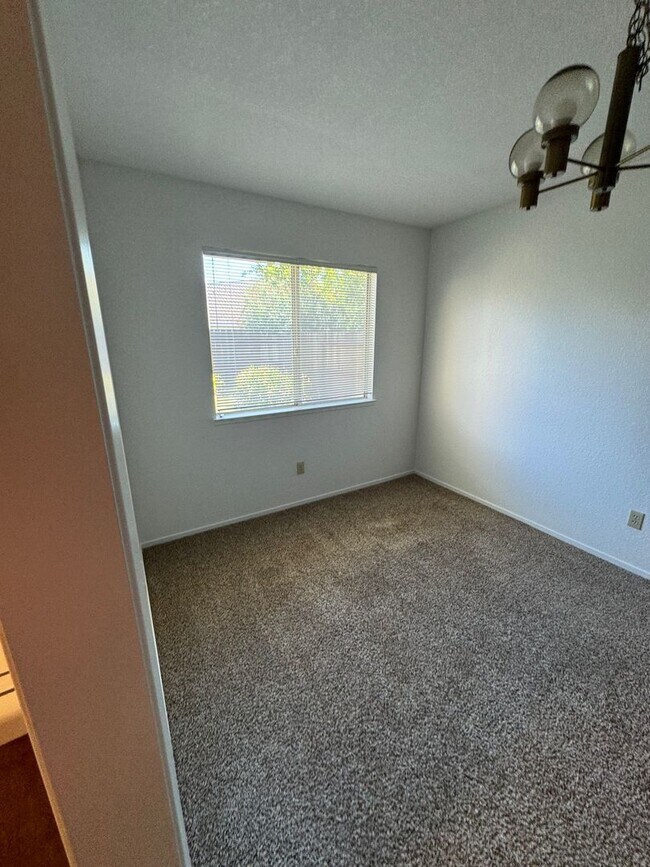 Building Photo - 1042 Awani Dr