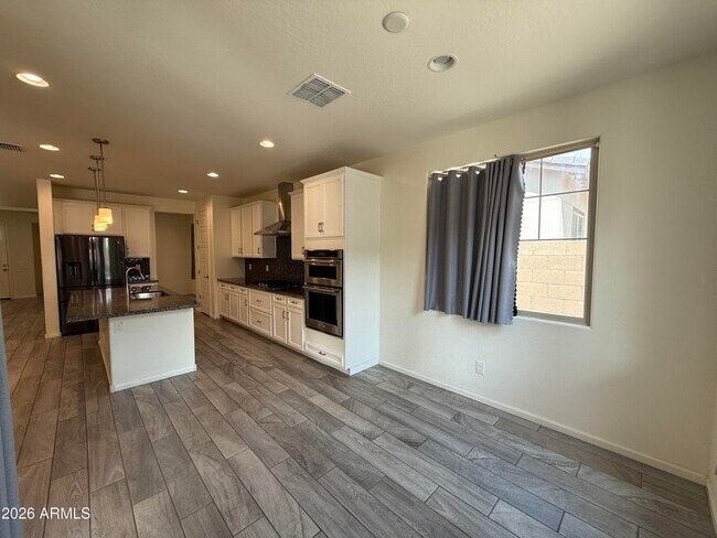 Building Photo - 263 E Lantana Dr