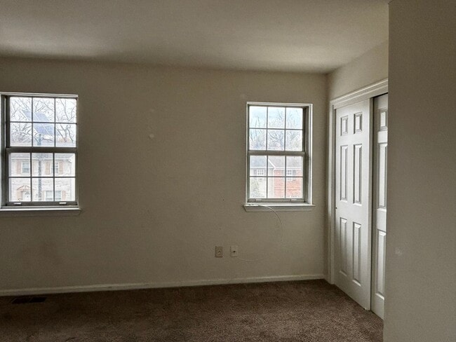 Building Photo - 3BR Townhome in Northampton School District