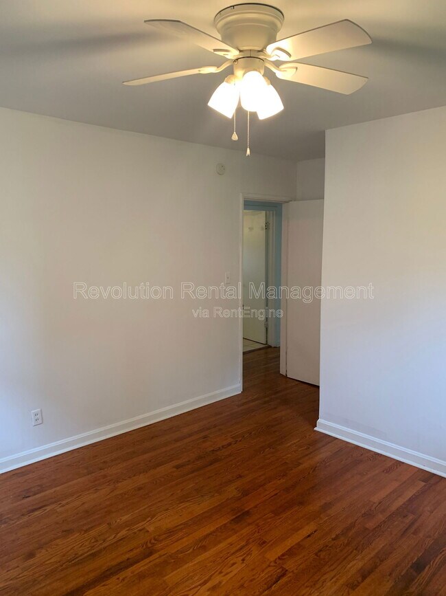 Building Photo - 2715 Larkspur Dr SE
