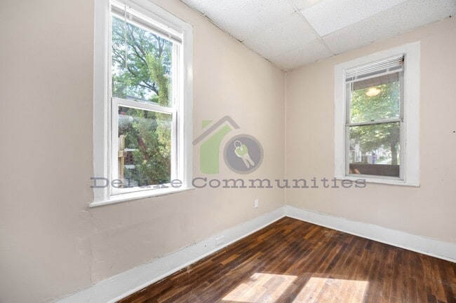 Building Photo - 62 Quimby St NE