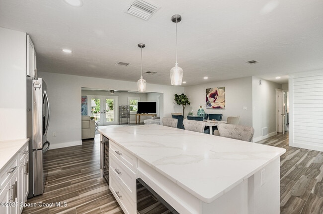 Building Photo - 407 Sandpiper Dr